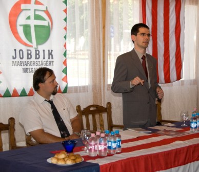 Jobbik fórum Novák Előddel Fotó: Jászberény Online